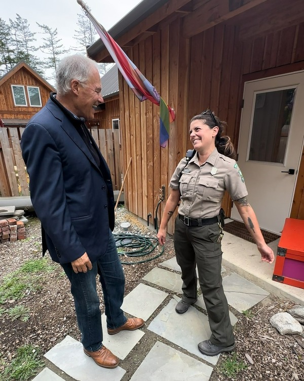 Gov. Jay Inslee chats with state park ranger Mehgan Alexandr, stationed at Lopez Island?s Spencer Spit State Park. 