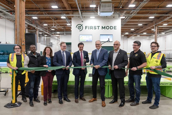Gov. Jay Inslee and First Mode employees cut the ribbon to open their new Seattle factory.