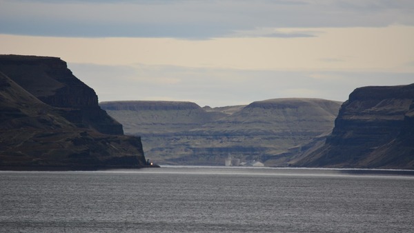 Image of the Columbia River surrounding by the Horse Heaven Hills