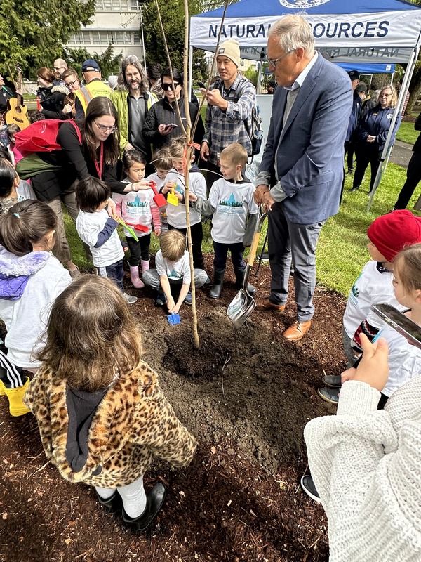 Photo of Gov. Inslee with children planting a tree 