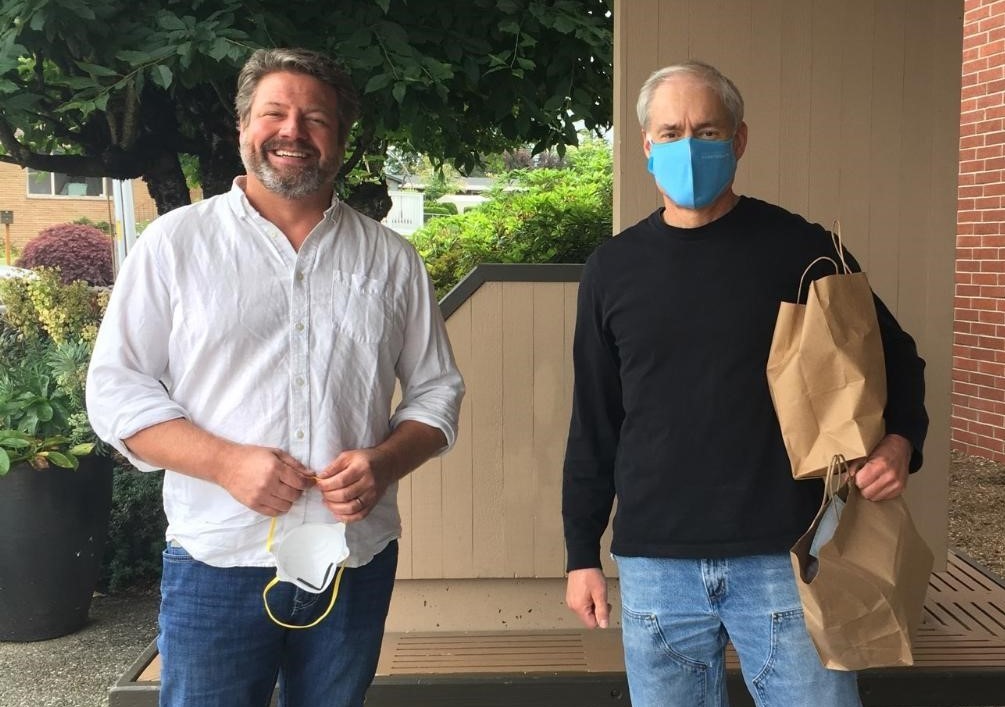 Dunn delivers masks to Highlands Community Church