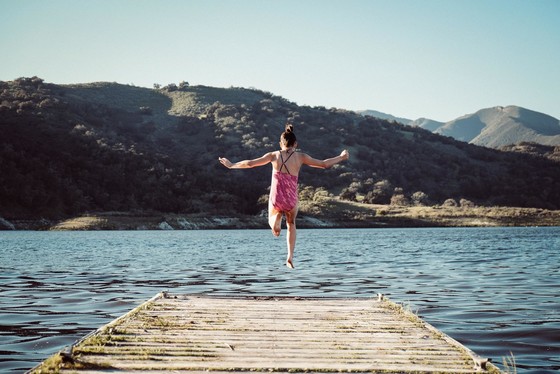 girl jumping off pier - Photo by Erik Dungan on Unsplash – 