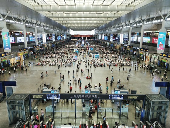 crowded airplane terminal - Photo by K Hsu on Unsplash