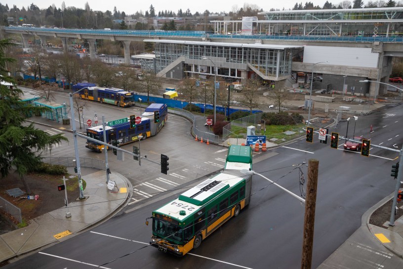 Picture of new Northgate Link light rail station with Metro buses connecting riders