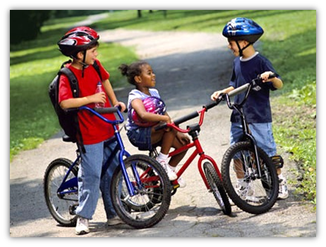 kids wearing bike helmets