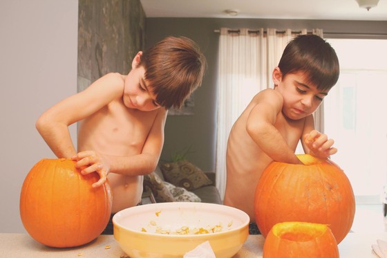 kids carving pumpkin