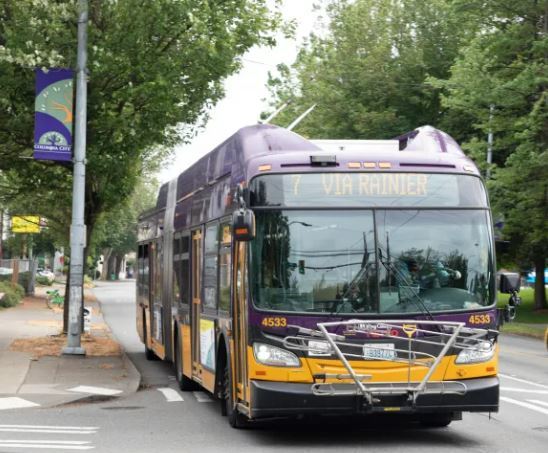 Metro coach signed up as Route 7 travleling down Rainier Avenue