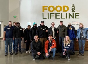 Food Lifeline airport volunteers