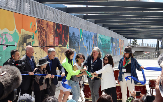 Councilmember Balducci and others cut the ribbon on the NE 8th St Bridge