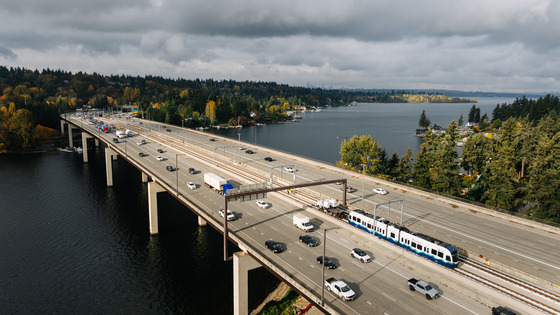 An aerial shot of light rail cars on I-90 between Bellevue and Mercer Island