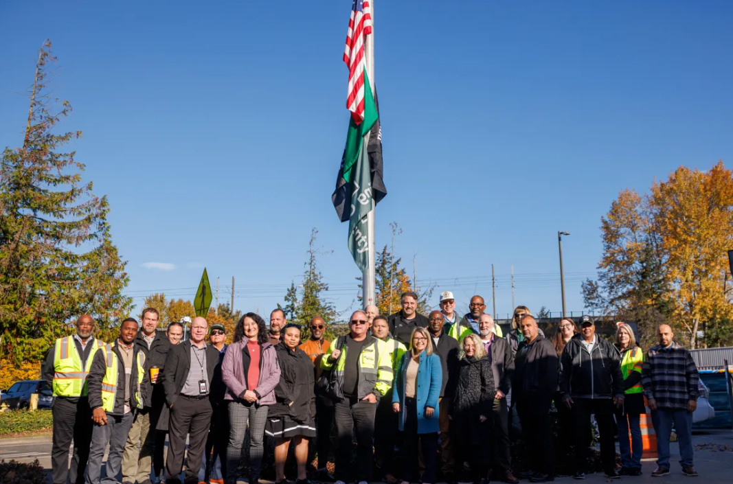 image of many Metro employees veterans that are under a flag