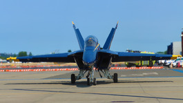 Blue Angel F-18 front on