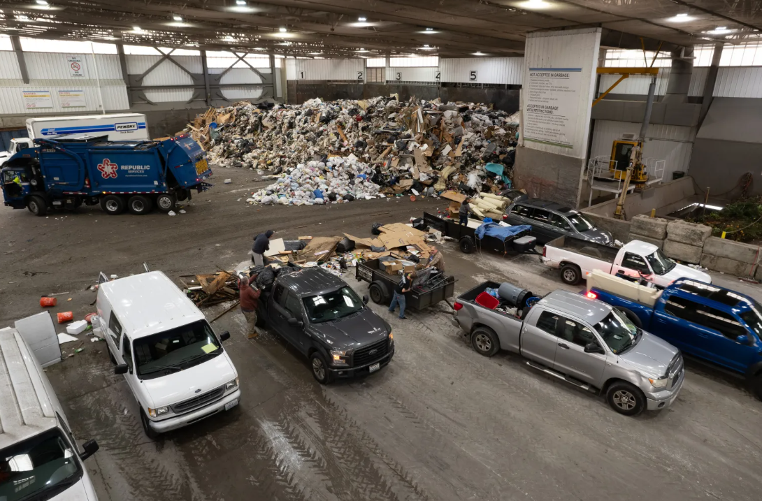 A photo of vehicles on the tipping floor of the Factoria Transfer Center
