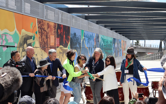 Councilmember Balducci cutting the ribbon on the NE 8th St Bridge with other community leaders in 2024