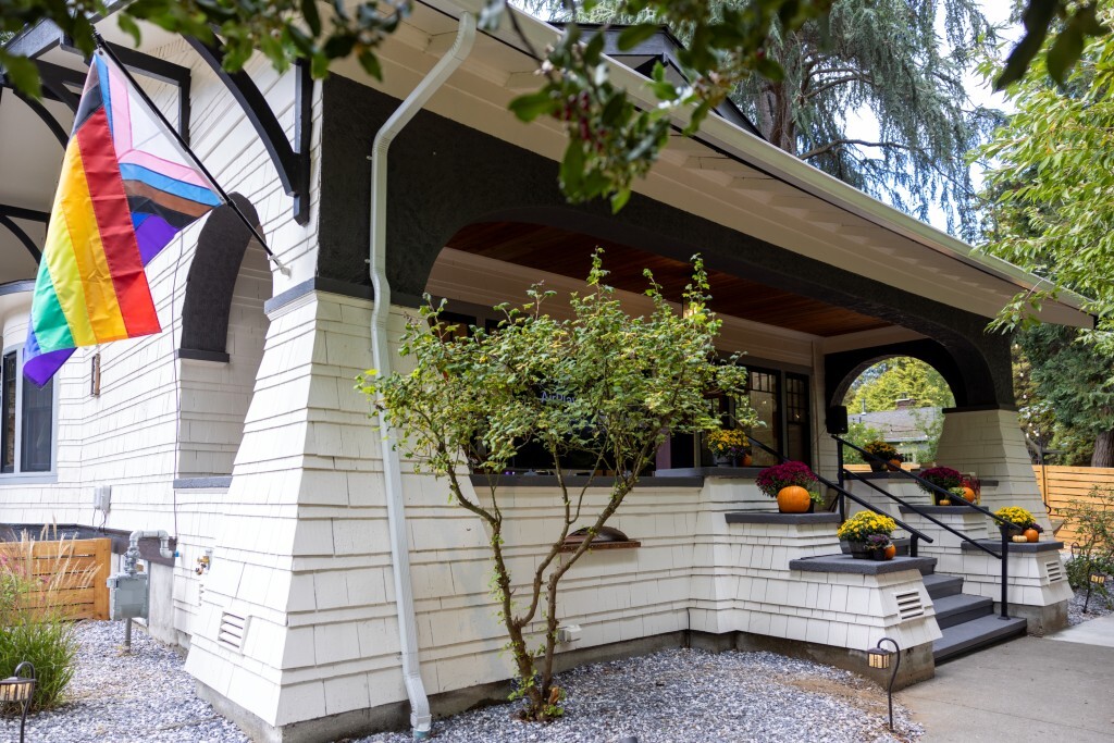 Q'mmunity House