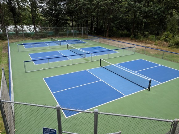pickleball courts at everest park 