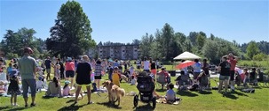 kids summer concert series people at park