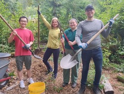 GKP volunteers with shovels