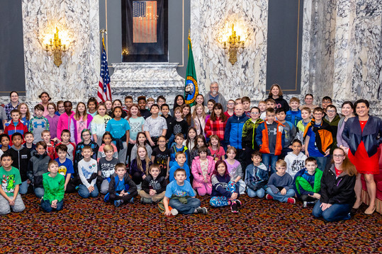 Sen. Randall and group photo with visiting class