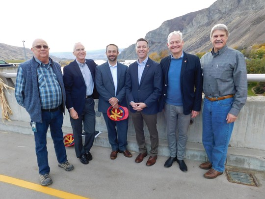 PUD officials and senators at Rocky Reach Dam
