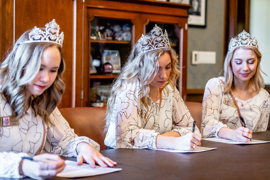 Apple Blossom Royalty preregisters to vote
