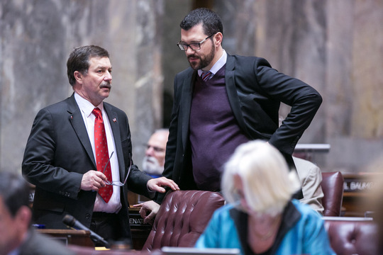 Sen. Schoesler talks with Sen. Fain