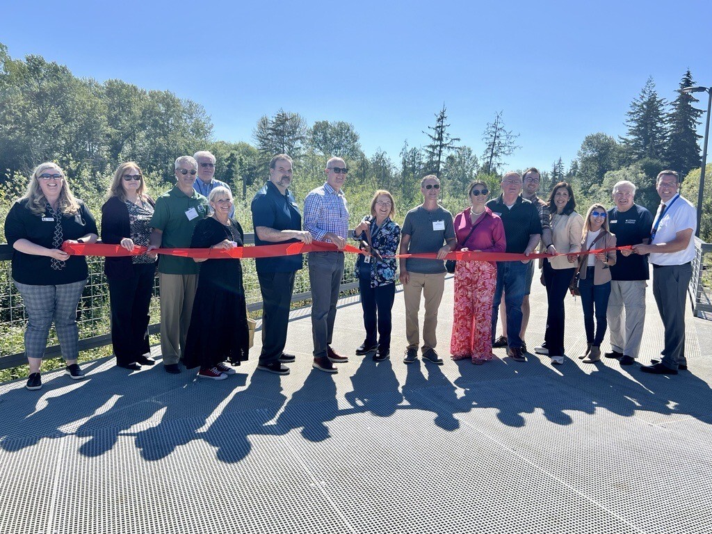 group photo of Scriber Creek Trail Ribbon Cutting