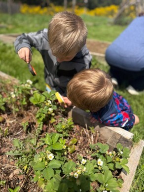 eatonville children in garden