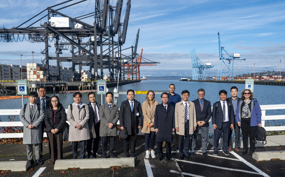 Delegation visit to terminal