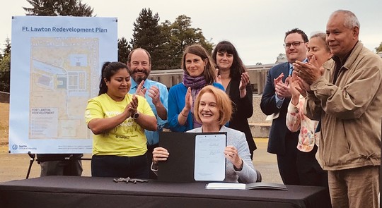Mayor Jenny A. Durkan signs Fort Lawton legislation