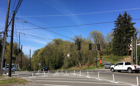 Photo showing the traffic signal installed in March 2020. 