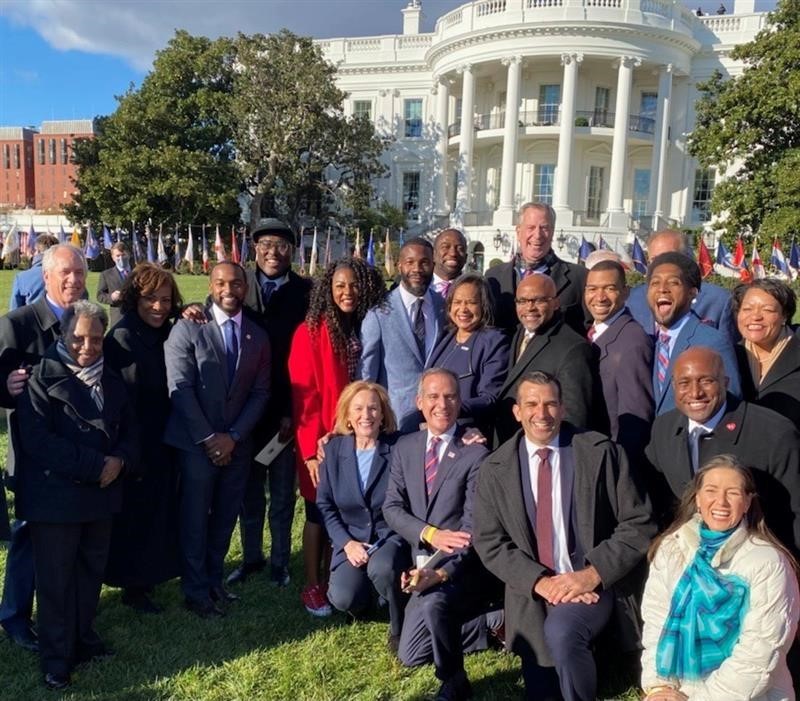 Mayor Durkan and other Mayors in front of the White House