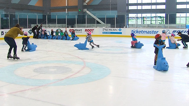 Youngsters ice skate