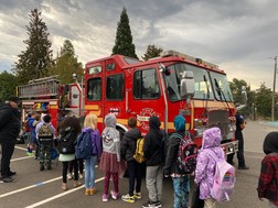 Students of John Muir Elementary School tour fire engine 30.