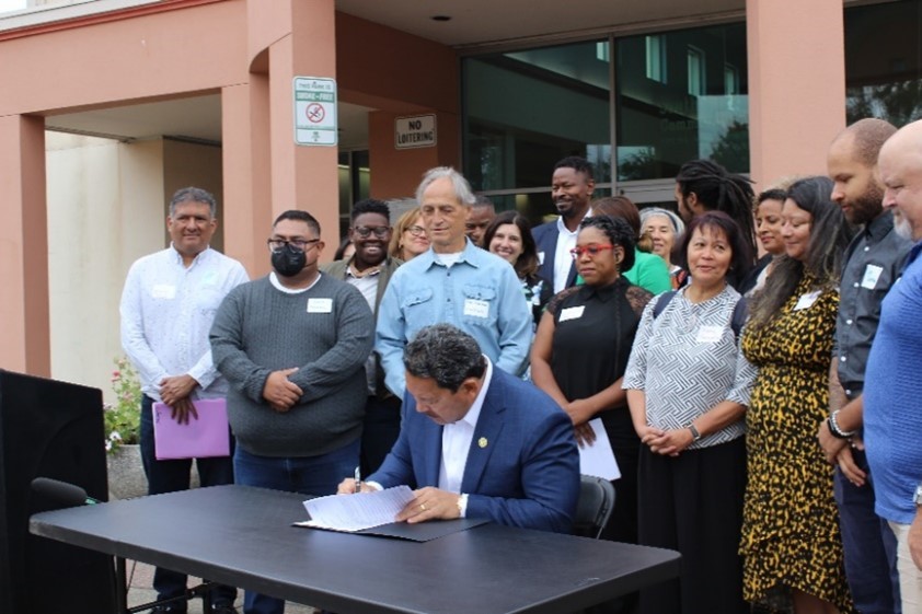 Mayor Harrell Signs the Green New Deal Opportunity Fund.