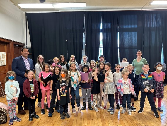 Mayor Harrell visits an after-school choir class at the University Heights Center.