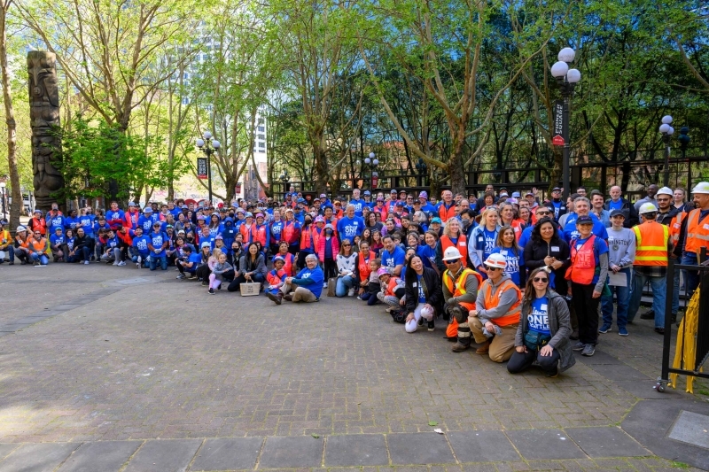 Mayor Harrell and Seahawks Pete Carroll at the One Seattle Day of Service.