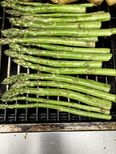 asparagus on a grill