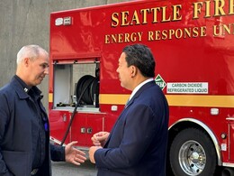 Mayor Harrell speaks with a firefighter.