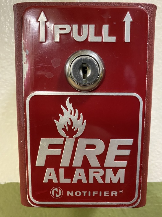 Manual alarm pull station