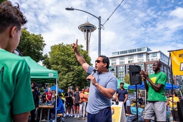 Mayor Harrell speaks at the Seattle Slam Showdown.