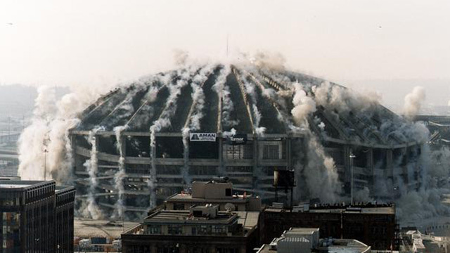 Kingdome being demolished in 2000