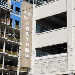 bed bath and beyond exterior sign in Downtown