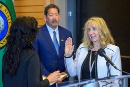 Dawn Lindell takes her oath of office.