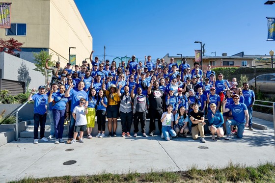 Mayor Harrel with volunteers at Hoa Mai Park