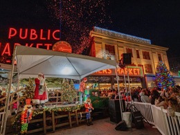santa in front of a crowd at pike place market