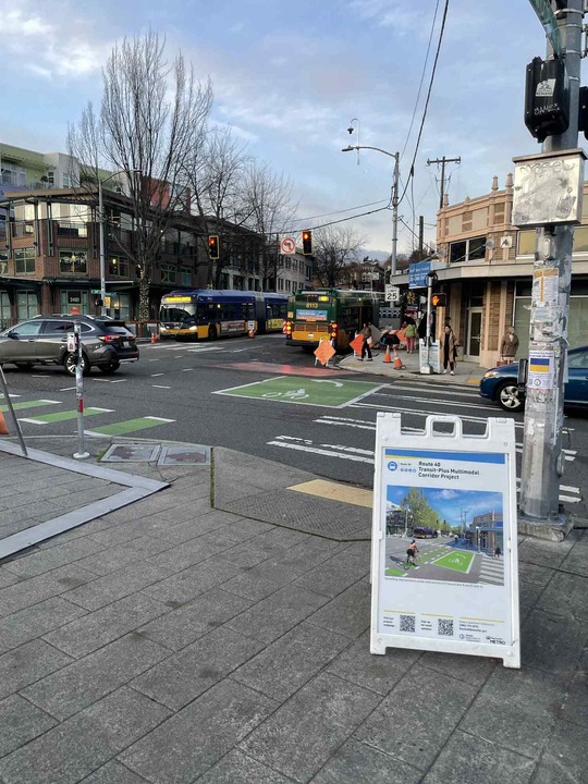 Route 40 buses and Fremont Ave N