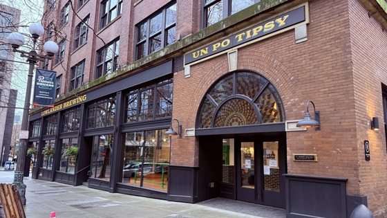 Storefront view of two Downtown Seattle restaurants - Lowlander Brewing and Un Po Tipsy