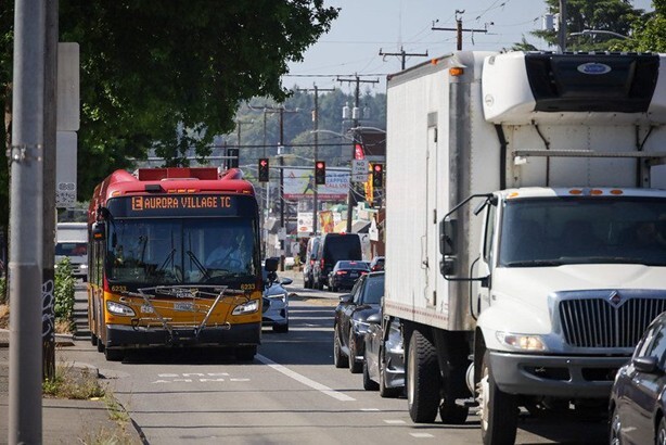 RapidRide E Line bus on extended bus lane on Aurora Ave N.