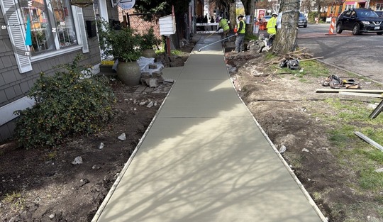 N 36 St sidewalk